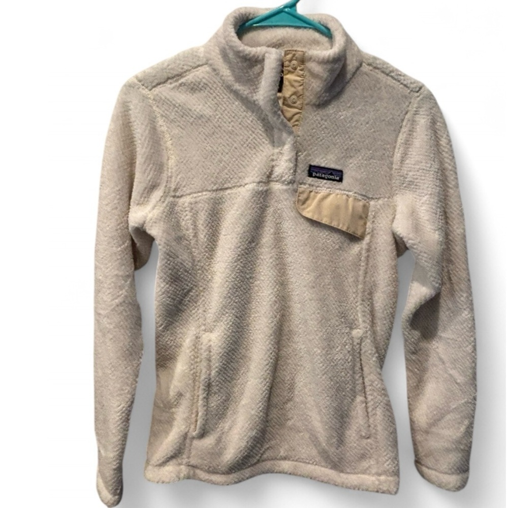 Patagonia Beige and Off-White Fleece Jacket